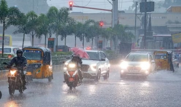 സംസ്ഥാനത്ത് ഇന്ന് മഴ കനക്കും; കണ്ണൂരും കാസർഗോഡും ഓറഞ്ച് അലേർട്ട്