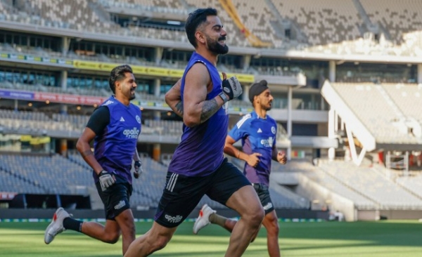 ഞായറാഴ്ച മുതൽ ആരംഭിക്കുന്ന ഓസ്‌ട്രേലിയയ്‌ക്കെതിരായ മൂന്ന് മത്സരങ്ങളുള്ള ഏകദിന പരമ്പരയ്ക്ക് മുന്നോടിയായി ഇന്ത്യൻ ക്രിക്കറ്റ് ടീം പരിശീലനം ആരംഭിച്ചു.