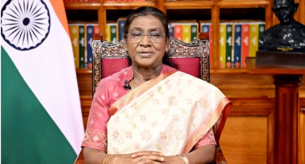 ദീപാവലി ആശംസകൾ നേർന്ന് പ്രസിഡന്റ് മുർമുവും വൈസ് പ്രസിഡന്റ് രാധാകൃഷ്ണനും