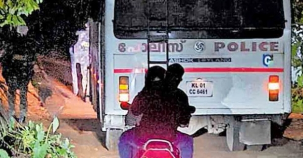 ഫ്രഷ് കട്ട് ഫാക്ടറിയിലെ സംഘർഷം; സ്ത്രീകളും കുട്ടികളും മാത്രമുള്ള വീടുകളിൽ രാത്രി പൊലീസ് റെയ്ഡ്