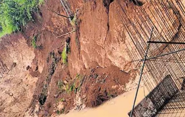 കോഴിക്കോട്; നിർമാണ പ്രവൃത്തിക്കിടെ ദേശീയപാതയിൽ വീണ്ടും മണ്ണിടി‍ച്ചിൽ