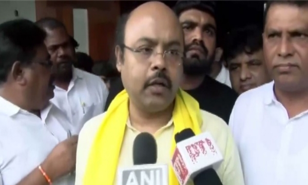 ഡി കെ ശിവകുമാറല്ല; സിദ്ധരാമയ്യയുടെ  രാഷ്ട്രീയ പിൻഗാമി  സതീഷ് ജാർക്കിഹോളിയെന്ന്  മകൻ യതീന്ദ്ര സിദ്ധരാമയ്യ