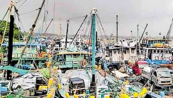 കാലാവസ്ഥ മോശം; ബേപ്പൂരിൽ നിന്നും ലക്ഷദ്വീപിലേക്കുള്ള ഉരുക്കളുടെ യാത്ര പ്രതിസന്ധിയിൽ