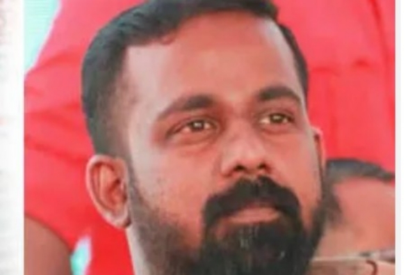 മുൻ DYFI നേതാവ് എൻ. വി വൈശാഖനെ ഏരിയ കമ്മറ്റിയിൽ തിരിച്ചെടുത്തു