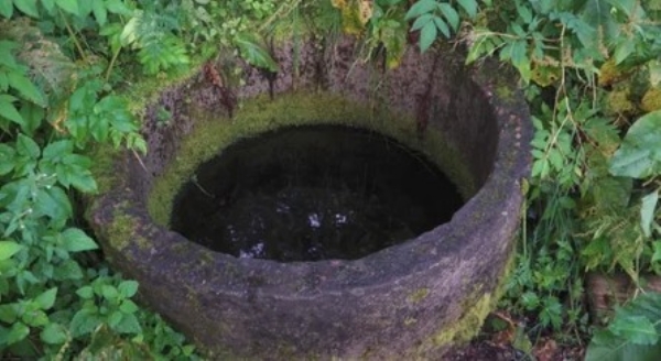 ഇരിട്ടി:  മലിനമായ കിണറ്റിലെ വെള്ളം ഉപയോഗിച്ച കടകളിലെ വാട്ടർ കണക്‌ഷൻ കട്ട് ചെയ്ത് നഗരസഭ