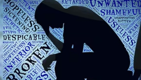 ഇൻസ്റ്റഗ്രാം അക്കൗണ്ട് തുടങ്ങിയതിന് ജൂനിയർ വിദ്യാർത്ഥികളെ സീനിയർ വിദ്യാർഥികൾ  ക്ലാസിൽ കയറി അടിച്ചു