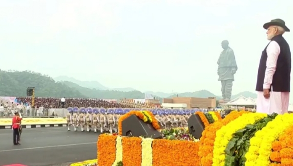 ഐക്യദിനത്തിൽ സർദാർ പട്ടേലിന് ആദരാഞ്ജലി അർപ്പിച്ച പ്രധാനമന്ത്രി മോദി ഐക്യദിനത്തിൽ സർദാർ പട്ടേലിന് ആദരാഞ്ജലി അർപ്പിച്ച പ്രധാനമന്ത്രി മോദി