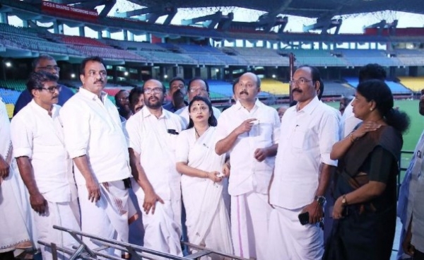 കലൂർ സ്റ്റേഡിയം കൈമാറ്റം; ‘പൊതുസ്വത്ത് കയ്യേറി അനധികൃത നിർമ്മാണം നടത്തി’; പരാതി നൽകി കോൺഗ്രസ്