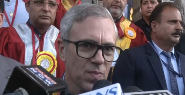 ജമ്മു കശ്മീരിലെ എല്ലാവരും  തീവ്രവാദിയല്ല; സമാധാനം നശിപ്പിക്കുന്നത് ഏതാനും ചിലർ മാത്രം: ഡൽഹി സ്ഫോടനത്തെ അപലപിച്ച് മുഖ്യമന്ത്രി ഒമർ അബ്ദുള്ള