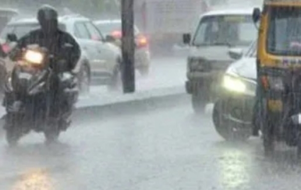 സംസ്ഥാനത്ത് ഇന്ന് ശക്തമായ മഴയ്ക്ക് സാദ്ധ്യത. മൂന്ന് ജില്ലകളിൽ യെല്ലോ അലർട്ട് പ്രഖ്യാപിച്ചു. സംസ്ഥാനത്ത് ഇന്ന് ശക്തമായ മഴയ്ക്ക് സാദ്ധ്യത. മൂന്ന് ജില്ലകളിൽ യെല്ലോ അലർട്ട് പ്രഖ്യാപിച്ചു.