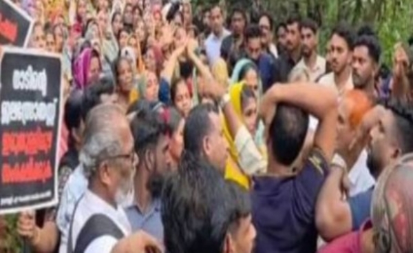 മുൻ പഞ്ചായത്ത് പ്രസിഡന്റ് നിരാഹാര സമരത്തിലേക്ക്; ഫ്രഷ് കട്ടിനെതിരെ പ്രതിഷേധം കടുപ്പിച്ച് സമരമിതി മുൻ പഞ്ചായത്ത് പ്രസിഡന്റ് നിരാഹാര സമരത്തിലേക്ക്; ഫ്രഷ് കട്ടിനെതിരെ പ്രതിഷേധം കടുപ്പിച്ച് സമരമിതി