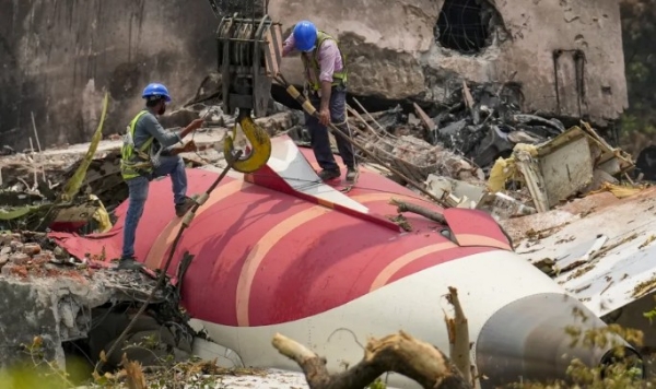 അഹമ്മദാബാദ് വിമാന അപകടം: എയർ ഇന്ത്യ പൈലറ്റിനെ പ്രാഥമിക റിപ്പോർട്ട് കുറ്റപ്പെടുത്തുന്നില്ലെന്ന് വ്യക്തമാക്കി കേന്ദ്രം അഹമ്മദാബാദ് വിമാന അപകടം: എയർ ഇന്ത്യ പൈലറ്റിനെ പ്രാഥമിക റിപ്പോർട്ട് കുറ്റപ്പെടുത്തുന്നില്ലെന്ന് വ്യക്തമാക്കി കേന്ദ്രം