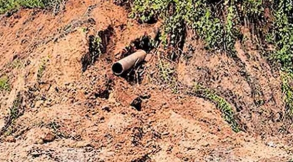 ദേശീയപാത നിർമാണത്തിനു മണ്ണെടുത്തപ്പോൾ പൈപ്പ് പൊട്ടി; വടകരയിൽ വെള്ളം മുടങ്ങി ദേശീയപാത നിർമാണത്തിനു മണ്ണെടുത്തപ്പോൾ പൈപ്പ് പൊട്ടി; വടകരയിൽ വെള്ളം മുടങ്ങി