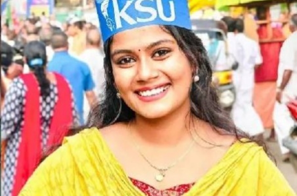 മുട്ടടയിലെ കോൺഗ്രസ് സ്ഥാനാർത്ഥി വൈഷ്ണയ്ക്ക് തിരിച്ചടി; വോട്ടർ പട്ടികയിൽ നിന്ന് പേര് നീക്കം ചെയ്തു മുട്ടടയിലെ കോൺഗ്രസ് സ്ഥാനാർത്ഥി വൈഷ്ണയ്ക്ക് തിരിച്ചടി; വോട്ടർ പട്ടികയിൽ നിന്ന് പേര് നീക്കം ചെയ്തു