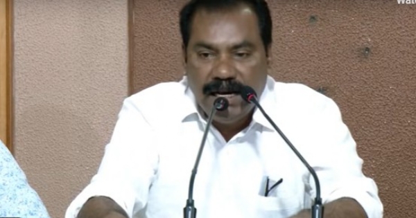 കൊച്ചി കോര്പ്പറേഷനിലേക്കുള്ള സ്ഥാനാര്ഥി പ്രഖ്യാപനത്തിന് പിന്നാലെ യുഡിഎഫില് കലാപം. കൊച്ചി കോര്പ്പറേഷനിലേക്കുള്ള സ്ഥാനാര്ഥി പ്രഖ്യാപനത്തിന് പിന്നാലെ യുഡിഎഫില് കലാപം.