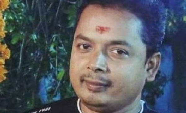 കേരള കലാമണ്ഡലത്തിലെ ലൈംഗിക അതിക്രമം; അധ്യാപകനെതിരെ മൂന്നു കേസുകൾ കൂടി കേരള കലാമണ്ഡലത്തിലെ ലൈംഗിക അതിക്രമം; അധ്യാപകനെതിരെ മൂന്നു കേസുകൾ കൂടി