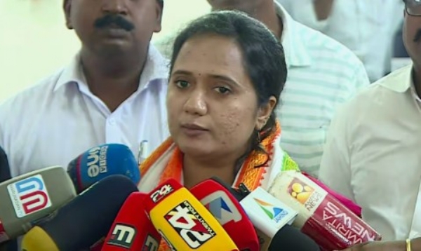 സിപിഐ വിട്ട ശ്രീനാദേവി കുഞ്ഞമ്മ കോൺഗ്രസ് സ്ഥാനാർത്ഥി, പത്തനംതിട്ട പള്ളിക്കൽ ഡിവിഷനിൽ മത്സരിക്കും സിപിഐ വിട്ട ശ്രീനാദേവി കുഞ്ഞമ്മ കോൺഗ്രസ് സ്ഥാനാർത്ഥി, പത്തനംതിട്ട പള്ളിക്കൽ ഡിവിഷനിൽ മത്സരിക്കും