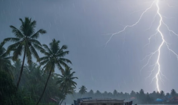 പുതിയ ന്യൂനമർദം രൂപപ്പെട്ടു, ഇന്നും നാളെയും ഇടിമിന്നലോടെ ഒറ്റപ്പെട്ട ശക്തമായ മഴ പുതിയ ന്യൂനമർദം രൂപപ്പെട്ടു, ഇന്നും നാളെയും ഇടിമിന്നലോടെ ഒറ്റപ്പെട്ട ശക്തമായ മഴ