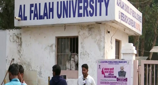 റെഡ് ഫോർട്ട് കാർ സ്ഫോടന കേസ്: ഒഖ്ലയിലെ അൽ ഫലാ യൂണിവേഴ്സിറ്റി ഓഫീസ് ഉൾപ്പെടെ ഡൽഹിയിലെ 25 സ്ഥലങ്ങളിൽ ഇഡി റെയ്ഡ് റെഡ് ഫോർട്ട് കാർ സ്ഫോടന കേസ്: ഒഖ്ലയിലെ അൽ ഫലാ യൂണിവേഴ്സിറ്റി ഓഫീസ് ഉൾപ്പെടെ ഡൽഹിയിലെ 25 സ്ഥലങ്ങളിൽ ഇഡി റെയ്ഡ്