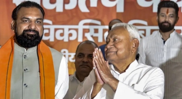 ബിഹാറിൽ സർക്കാർ രൂപീകരണം: നിതീഷ് കുമാറിന്റെ പേര് മുഖ്യമന്ത്രി സ്ഥാനത്തേക്ക് നിർദ്ദേശിച്ച് ജെഡിയു നേതാവ് വിജയ് ചൗധരി ബിഹാറിൽ സർക്കാർ രൂപീകരണം: നിതീഷ് കുമാറിന്റെ പേര് മുഖ്യമന്ത്രി സ്ഥാനത്തേക്ക് നിർദ്ദേശിച്ച് ജെഡിയു നേതാവ് വിജയ് ചൗധരി