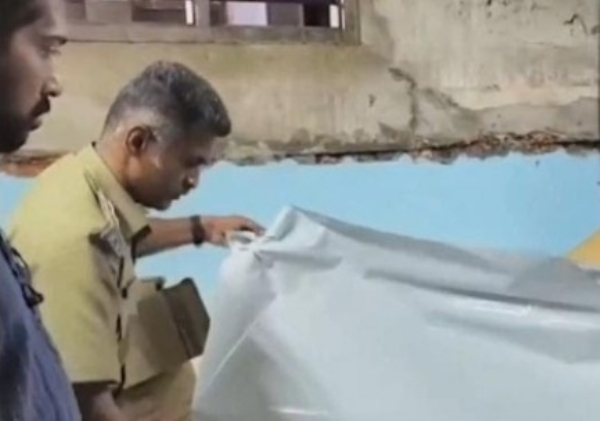 ഹരിത ചട്ടലംഘനം: കോഴിക്കോട് ജില്ലയിൽ 450 കിലോ ഫ്ലക്സ് പിടിച്ചെടുത്തു ഹരിത ചട്ടലംഘനം: കോഴിക്കോട് ജില്ലയിൽ 450 കിലോ ഫ്ലക്സ് പിടിച്ചെടുത്തു