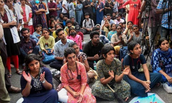 ഒ. പി. ബഹിഷ്ക്കരണം: മനുഷ്യാവകാശ കമ്മീഷൻ റിപ്പോർട്ട് തേടി ഒ. പി. ബഹിഷ്ക്കരണം: മനുഷ്യാവകാശ കമ്മീഷൻ റിപ്പോർട്ട് തേടി