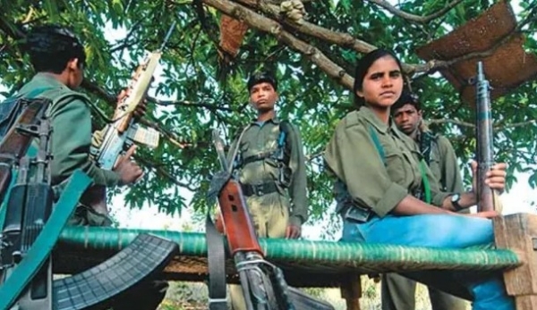 ഛത്തീസ്ഗഢ്: 89 ലക്ഷം രൂപ തലക്ക് വില പറഞ്ഞ 22 പേർ ഉൾപ്പെടെ 28 നക്സലൈറ്റുകൾ നാരായൺപൂരിൽ കീഴടങ്ങി ഛത്തീസ്ഗഢ്: 89 ലക്ഷം രൂപ തലക്ക് വില പറഞ്ഞ 22 പേർ ഉൾപ്പെടെ 28 നക്സലൈറ്റുകൾ നാരായൺപൂരിൽ കീഴടങ്ങി