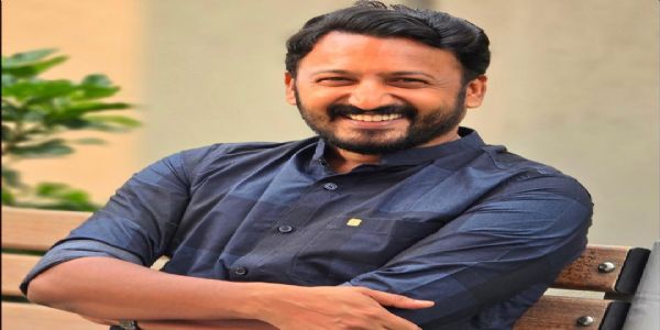 രാഹുല്‍ മാങ്കൂട്ടത്തിലിനെതിരെ ലൈംഗിക പീഡന പരാതി; മുഖ്യമന്ത്രിക്ക് മുന്നില്‍ നേരിട്ട് എത്തി യുവതി