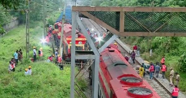 കളമശ്ശേരിയിൽ ഗുഡ്സ് ട്രെയിൻ പാളം തെറ്റിയ സംഭവം;  വന്ദേഭാരത് അടക്കമുള്ള ട്രെയിനുകള്‍ വൈകിയോടുന്നു