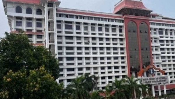 ശബരിമലയില്‍ മൃതദേഹങ്ങള്‍ സ്ട്രെച്ചറില്‍ ചുമന്നിറക്കരുത്; ഹൈക്കോടതി