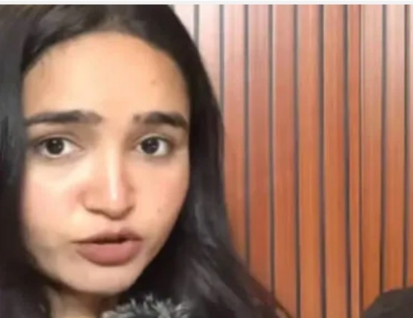 മൂന്നാറിൽ യുവതിയെ ഭീഷണിപ്പെടുത്തിയ സംഭവം, രണ്ട്  ടാക്സി  ഡ്രൈവർമാർ അറസ്റ്റിൽ