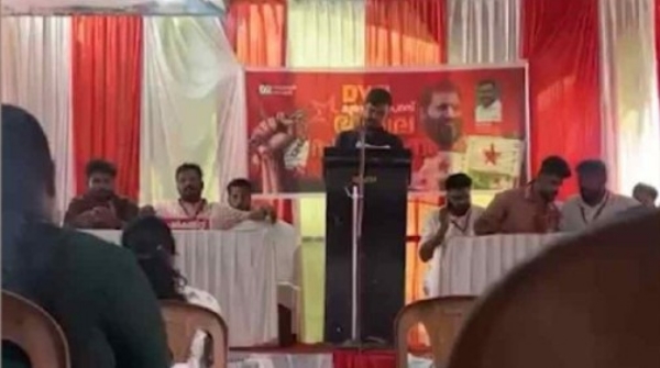 പാനൂരിൽ നിർമാണത്തിനിടെ ബോംബ് പൊട്ടി മരിച്ച ഷെറിനെ രക്തസാക്ഷിയാക്കി ഡിവൈഎഫ്ഐ പാനൂരിൽ നിർമാണത്തിനിടെ ബോംബ് പൊട്ടി മരിച്ച ഷെറിനെ രക്തസാക്ഷിയാക്കി ഡിവൈഎഫ്ഐ