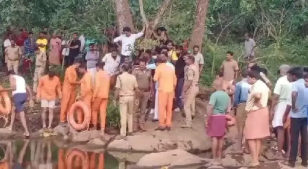 tourist-drowns-near-vettilappara-bridge-in-athirappilly-