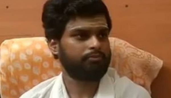 ‘സ്വർണപ്പാളി അറ്റകുറ്റപ്പണിക്കായി അനുമതി കൊടുത്തത് ദേവസ്വം ബോർഡ് പറഞ്ഞതിനെ തുടർന്ന്’; തന്ത്രി കണ്ഠരര് മഹേഷ് മോഹനരുടെ മൊഴി ‘സ്വർണപ്പാളി അറ്റകുറ്റപ്പണിക്കായി അനുമതി കൊടുത്തത് ദേവസ്വം ബോർഡ് പറഞ്ഞതിനെ തുടർന്ന്’; തന്ത്രി കണ്ഠരര് മഹേഷ് മോഹനരുടെ മൊഴി