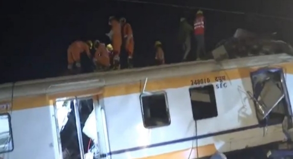 ഛത്തീസ്ഗഢ്: ബിലാസ്പൂർ ട്രെയിൻ അപകടത്തിൽ മരണസംഖ്യ 11 ആയി ഉയർന്നു , നിരവധി പേർക്ക് പരിക്ക് ഛത്തീസ്ഗഢ്: ബിലാസ്പൂർ ട്രെയിൻ അപകടത്തിൽ മരണസംഖ്യ 11 ആയി ഉയർന്നു , നിരവധി പേർക്ക് പരിക്ക്