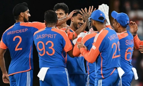 കാൻബറയിൽ നടന്ന നാലാം ടി20യിൽ ഓസ്ട്രേലിയയെ 48 റൺസിന് തകർത്ത് ഇന്ത്യ പരമ്പരയിൽ 2-1ന് മുന്നിലെത്തി. കാൻബറയിൽ നടന്ന നാലാം ടി20യിൽ ഓസ്ട്രേലിയയെ 48 റൺസിന് തകർത്ത് ഇന്ത്യ പരമ്പരയിൽ 2-1ന് മുന്നിലെത്തി.