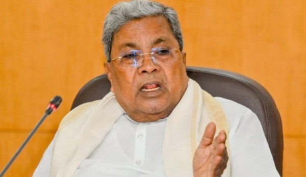 കർണാടക കോൺഗ്രസിൽ കരുനീക്കങ്ങൾ സജീവം; സിദ്ദരാമയ്യക്ക് പകരം മുഖ്യമന്ത്രി സ്ഥാനത്ത് ദളിത് നേതാവ് വേണമെന്ന ആവശ്യം ശക്തമാകുന്നു കർണാടക കോൺഗ്രസിൽ കരുനീക്കങ്ങൾ സജീവം; സിദ്ദരാമയ്യക്ക് പകരം മുഖ്യമന്ത്രി സ്ഥാനത്ത് ദളിത് നേതാവ് വേണമെന്ന ആവശ്യം ശക്തമാകുന്നു