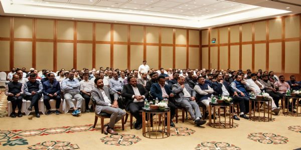 മുഖ്യമന്ത്രി കുവൈത്തിൽ പൗരപ്രമുഖരുമായും സംഘടനാ പ്രതിനിധികളുമായും കൂടിക്കാഴ്ച നടത്തി