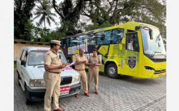 ഇതര സംസ്ഥാന ടൂറിസ്റ്റ് ബസുകളുടെ നികുതി വെട്ടിപ്പ് കണ്ടെത്താൻ മോട്ടർ വാഹന വകുപ്പിന്റെ മിന്നല് പരിശോധന ഇതര സംസ്ഥാന ടൂറിസ്റ്റ് ബസുകളുടെ നികുതി വെട്ടിപ്പ് കണ്ടെത്താൻ മോട്ടർ വാഹന വകുപ്പിന്റെ മിന്നല് പരിശോധന
