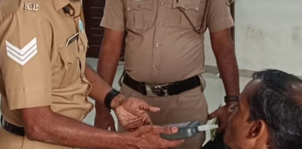 ‘ഓപ്പറേഷൻ രക്ഷിത’: തിരുവനന്തപുരത്ത് മദ്യപിച്ചു ട്രെയിനിൽ കയറിയത് 72 പേർ, പട്രോളിങ് ശക്തം ‘ഓപ്പറേഷൻ രക്ഷിത’: തിരുവനന്തപുരത്ത് മദ്യപിച്ചു ട്രെയിനിൽ കയറിയത് 72 പേർ, പട്രോളിങ് ശക്തം