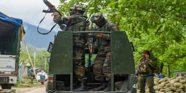 ജമ്മു കശ്മീരിലെ കുപ്‌വാര ജില്ലയിലെ കേരൻ സെക്ടറിൽ നടന്നുകൊണ്ടിരിക്കുന്ന ഓപ്പറേഷനിൽ രണ്ട് ഭീകരരെ സുരക്ഷാ സേന വധിച്ചു