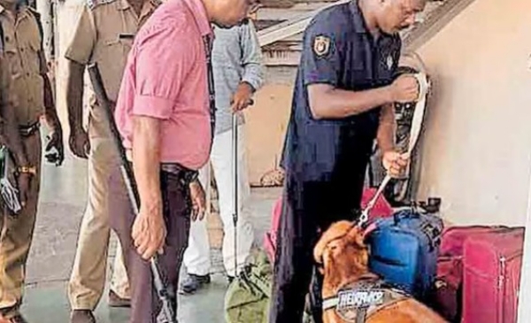 കണ്ണൂർ റെയിൽവേ സ്റ്റേഷനിൽ പരിശോധന; മദ്യപിച്ച് വരുന്നവരെ കണ്ടെത്താനുള്ള നടപടികളും തുടങ്ങി കണ്ണൂർ റെയിൽവേ സ്റ്റേഷനിൽ പരിശോധന; മദ്യപിച്ച് വരുന്നവരെ കണ്ടെത്താനുള്ള നടപടികളും തുടങ്ങി