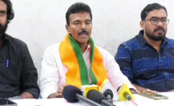 കോഴിക്കോട് വീണ്ടും കോൺഗ്രസിന് തിരിച്ചടി, മുൻ പഞ്ചയത്ത് അംഗം BJP യിൽ ചേർന്നു കോഴിക്കോട് വീണ്ടും കോൺഗ്രസിന് തിരിച്ചടി, മുൻ പഞ്ചയത്ത് അംഗം BJP യിൽ ചേർന്നു