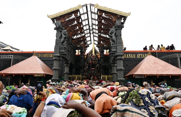 sabarimala crowd sabarimala crowd