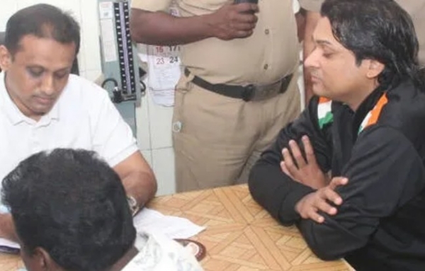 ജയിലില് നിരാഹാരമിരിക്കുമെന്ന് രാഹുല് ഈശ്വര്; ഇരയ്ക്കെതിരെ പോസ്റ്റിട്ടത് നിസാരമല്ലെന്ന് കോടതി ജയിലില് നിരാഹാരമിരിക്കുമെന്ന് രാഹുല് ഈശ്വര്; ഇരയ്ക്കെതിരെ പോസ്റ്റിട്ടത് നിസാരമല്ലെന്ന് കോടതി