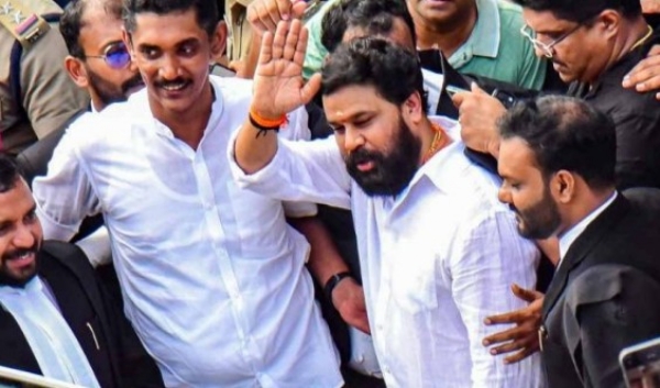 ‘പള്സര് സുനിക്ക് ദിലീപ് പണം നല്കിയതിന് തെളിവില്ല’; ഹാഷ് വാല്യൂ മാറി എന്നതിന് അർത്ഥം ദൃശ്യങ്ങളിൽ കൃത്രിമം നടന്നു എന്നല്ല - കോടതി ‘പള്സര് സുനിക്ക് ദിലീപ് പണം നല്കിയതിന് തെളിവില്ല’; ഹാഷ് വാല്യൂ മാറി എന്നതിന് അർത്ഥം ദൃശ്യങ്ങളിൽ കൃത്രിമം നടന്നു എന്നല്ല - കോടതി