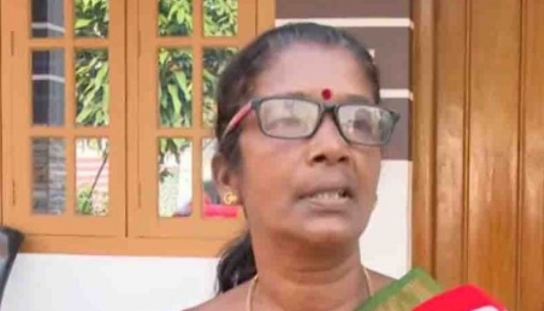 പന്തളം നഗരസഭയില് സ്ഥാനാര്ഥിനിര്ണയത്തിലെ പാളിച്ചകളും ക്രോസ് വോട്ടിങ്ങുമാണ് ബിജെപി പിന്നോട്ടു പോകാന് കാരണമെന്ന് മുന് അധ്യക്ഷ സുശീല സന്തോഷ്. പന്തളം നഗരസഭയില് സ്ഥാനാര്ഥിനിര്ണയത്തിലെ പാളിച്ചകളും ക്രോസ് വോട്ടിങ്ങുമാണ് ബിജെപി പിന്നോട്ടു പോകാന് കാരണമെന്ന് മുന് അധ്യക്ഷ സുശീല സന്തോഷ്.