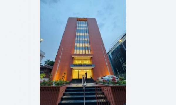 പാർട്ടി ആസ്ഥാന മന്ദിരങ്ങൾ സ്ഥിതിചെയ്യുന്ന വാർഡുകളിൽ രാശിയില്ലാതെ പ്രമുഖ രാഷ്ട്രീയ പാർട്ടികൾ. പാർട്ടി ആസ്ഥാന മന്ദിരങ്ങൾ സ്ഥിതിചെയ്യുന്ന വാർഡുകളിൽ രാശിയില്ലാതെ പ്രമുഖ രാഷ്ട്രീയ പാർട്ടികൾ.