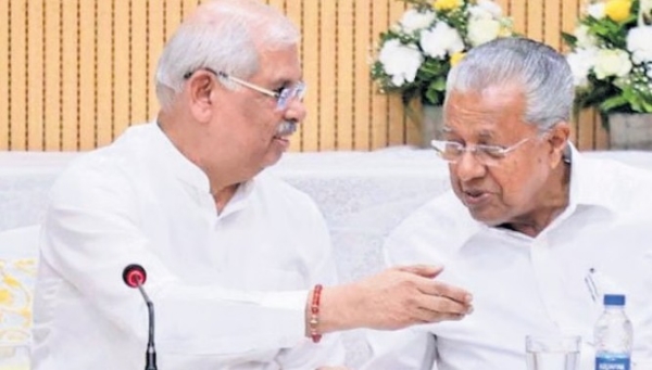 വി സി നിയമന തര്ക്കത്തിനിടെ മുഖ്യമന്ത്രി-ഗവര്ണര് കൂടിക്കാഴ്ച; ലോക് ഭവനില് നടന്ന കൂടിക്കാഴ്ച 15 മിനിട്ട് നീണ്ടു വി സി നിയമന തര്ക്കത്തിനിടെ മുഖ്യമന്ത്രി-ഗവര്ണര് കൂടിക്കാഴ്ച; ലോക് ഭവനില് നടന്ന കൂടിക്കാഴ്ച 15 മിനിട്ട് നീണ്ടു