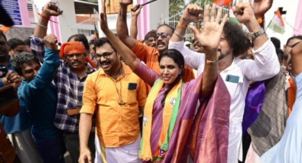 വിഴിഞ്ഞം അടക്കം തെരഞ്ഞെടുപ്പ് മാറ്റിവെച്ച വാർഡുകളിൽ ജനുവരി 13ന് വോട്ടെടുപ്പ് വിഴിഞ്ഞം അടക്കം തെരഞ്ഞെടുപ്പ് മാറ്റിവെച്ച വാർഡുകളിൽ ജനുവരി 13ന് വോട്ടെടുപ്പ്